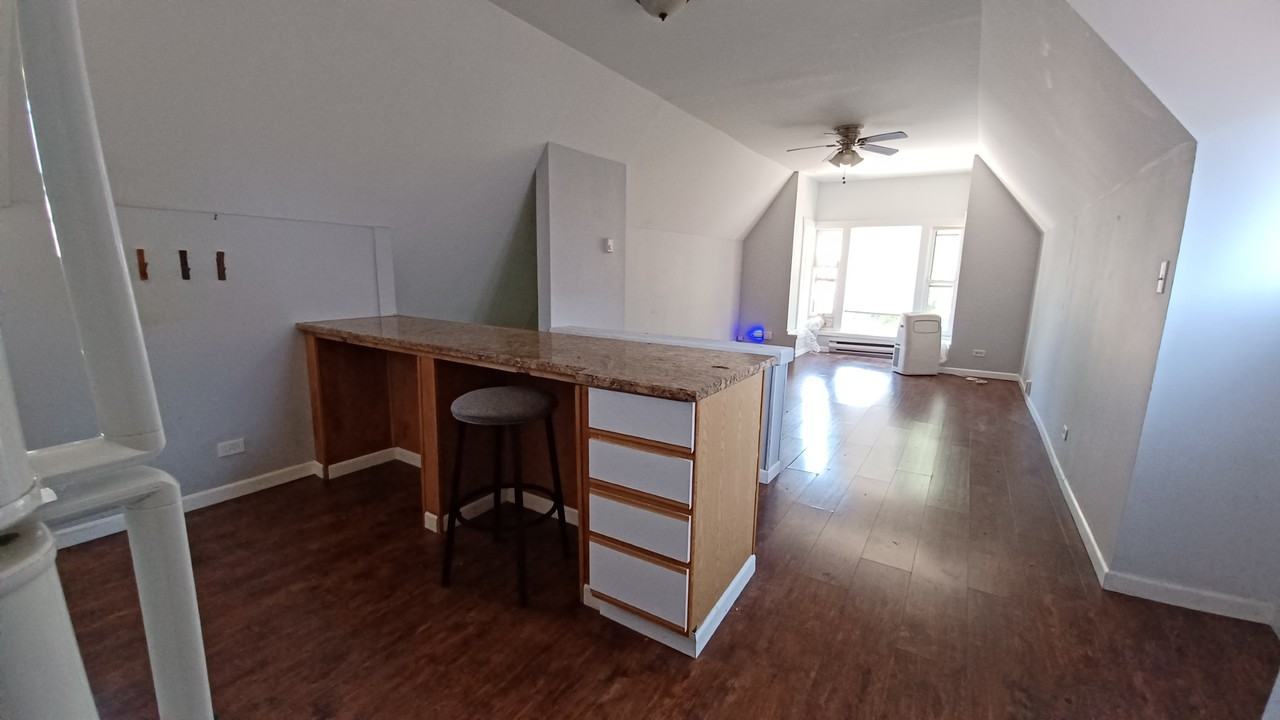 1016 S Claremont Ave #3 - Photo 6 of 8