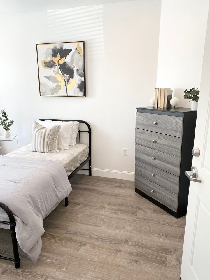 CORPORATE EXECUTIVE HOUSING - Photo 3 of 28