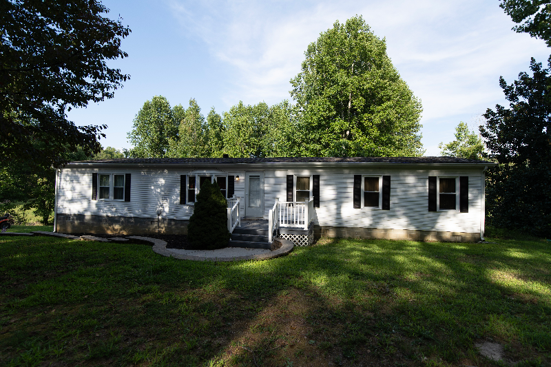 8805 Old Church Rd - Photo 3 of 26