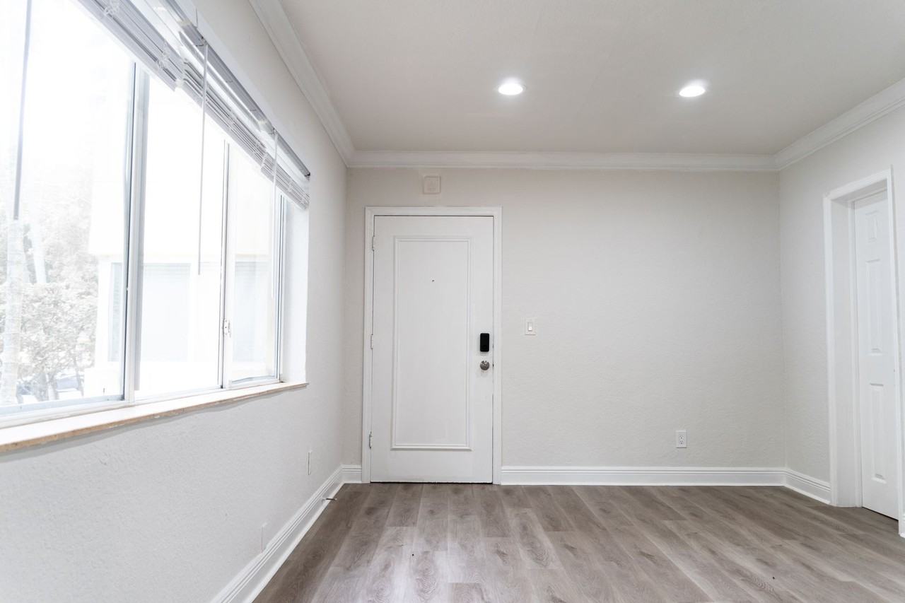 Menores Ave - Photo 4 of 30