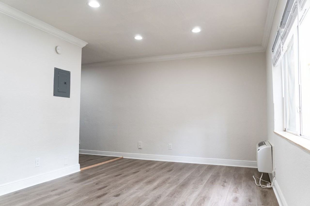 Menores Ave - Photo 5 of 30