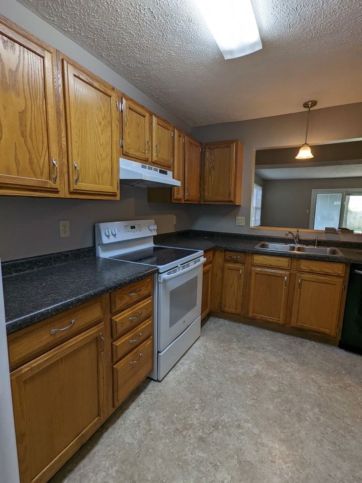 1310 S MADISON STREET - Photo 2 of 25