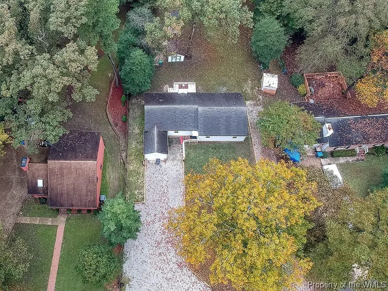 210 Nina Ln - Photo 2 of 18