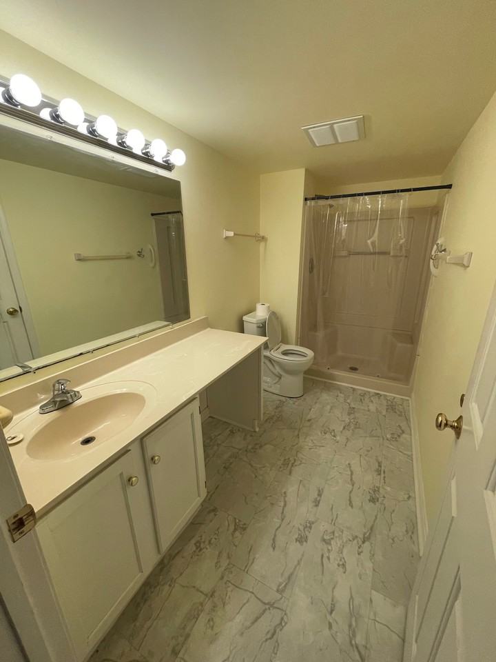 706 Stonewall Ln - Photo 5 of 9