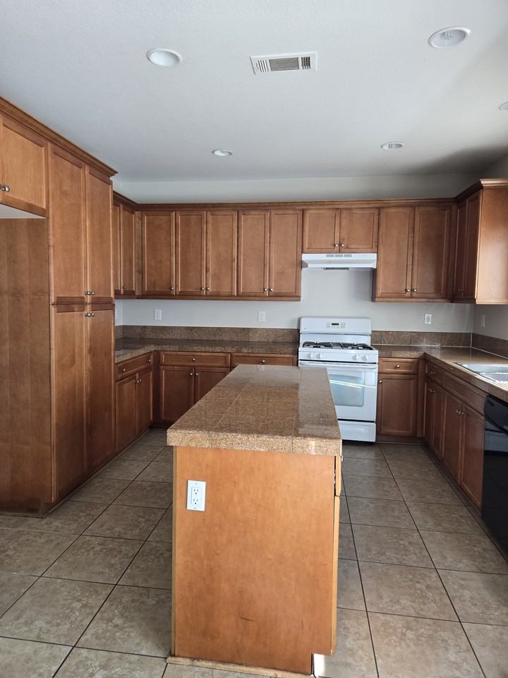 2108 Blackthorn Dr #NA - Photo 3 of 19