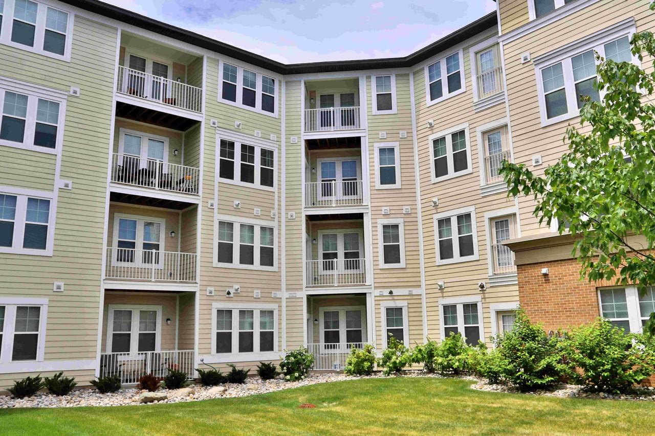 Auburn Square Apartments - Photo 4 of 24