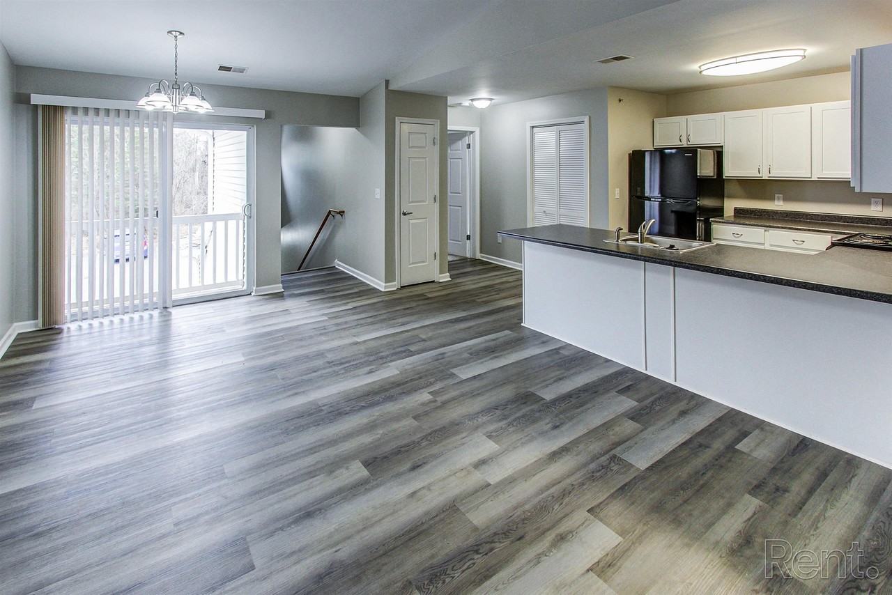 Columbia Woods Apartments - Photo 3 of 25