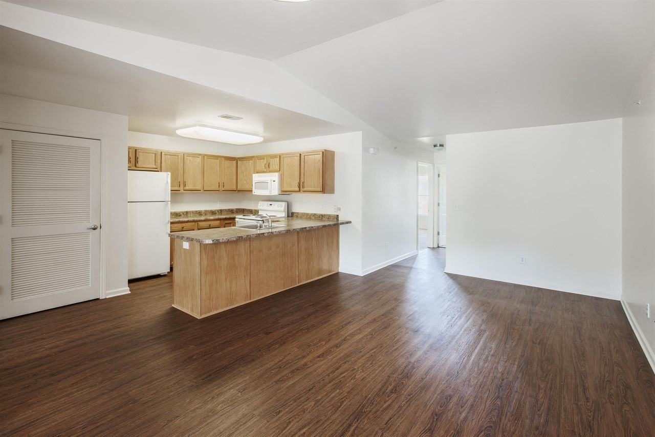 Columbia Woods Apartments - Photo 4 of 25