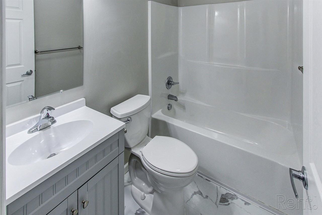 Columbia Woods Apartments - Photo 5 of 25