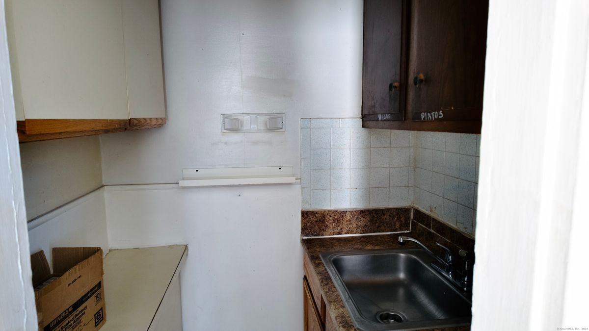 217 Poplar St ##2 - Photo 3 of 22