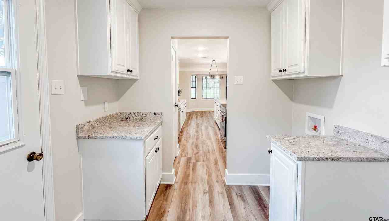 120 Fairway Dr E - Photo 3 of 38