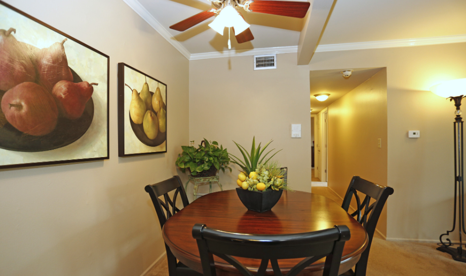 Courts of Williamsburg - Photo 3 of 25