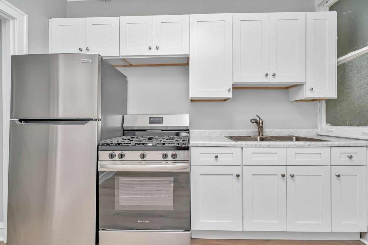 806-808 Arlington Apartments - Photo 2 of 20