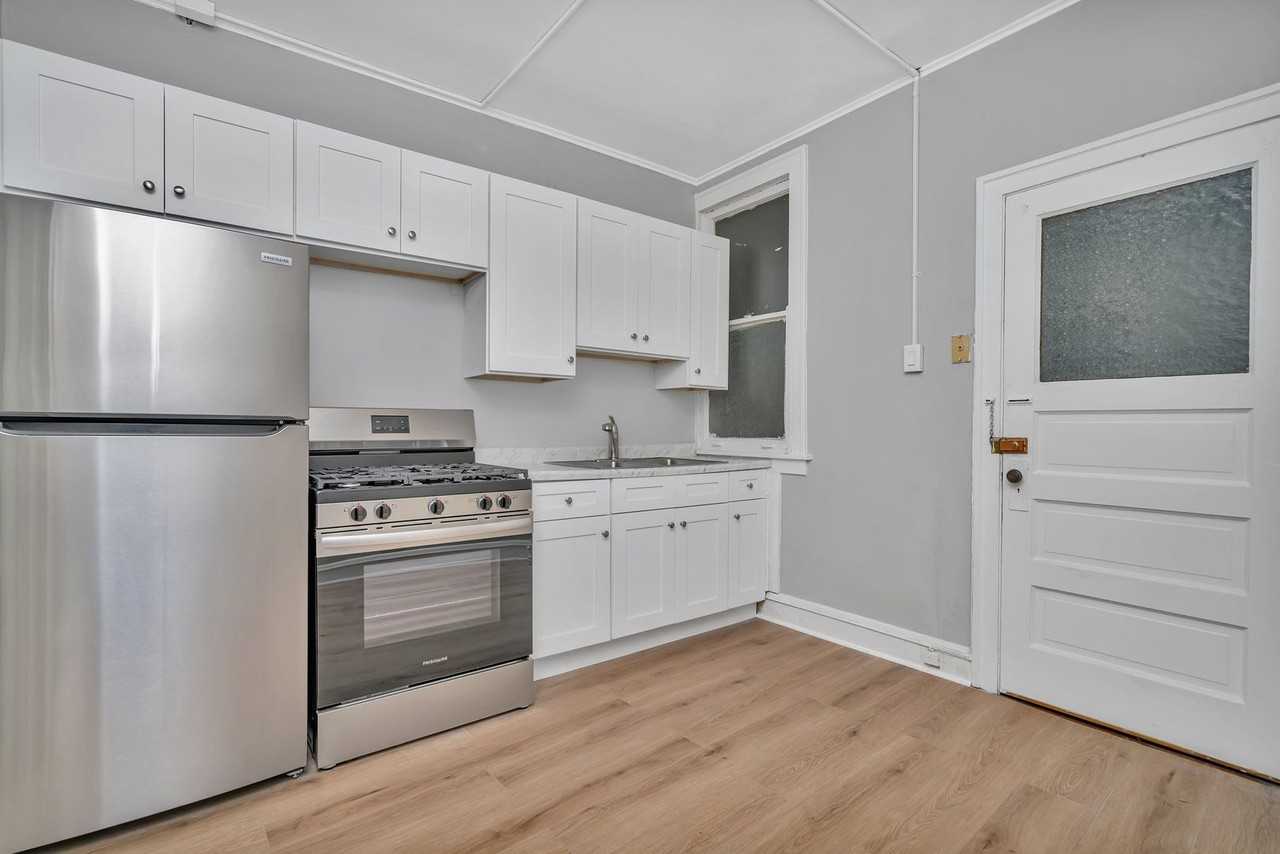 806-808 Arlington Apartments - Photo 3 of 20