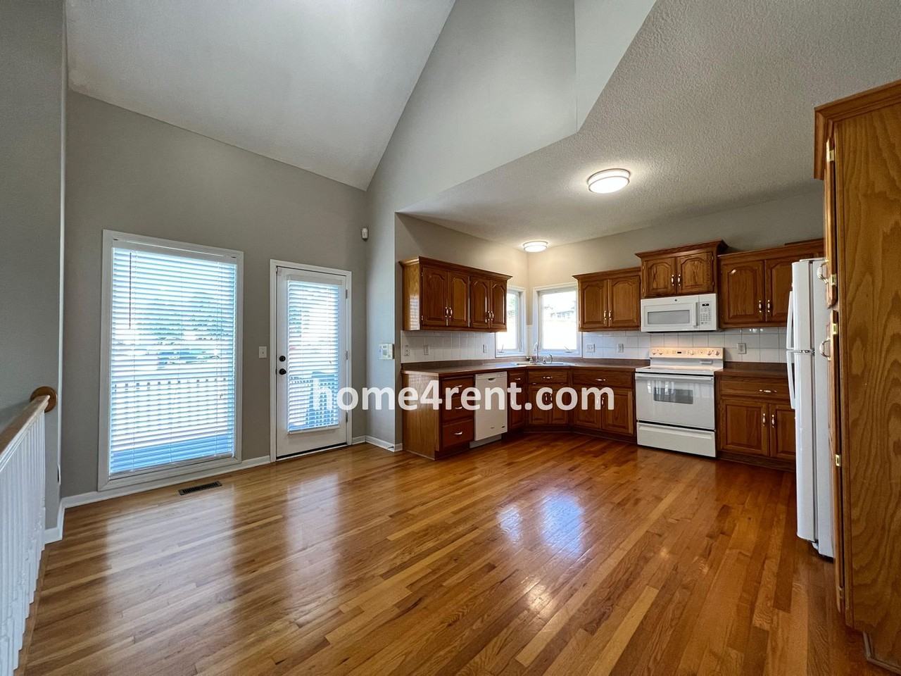 8310 Nw 77th Ter - Photo 7 of 40