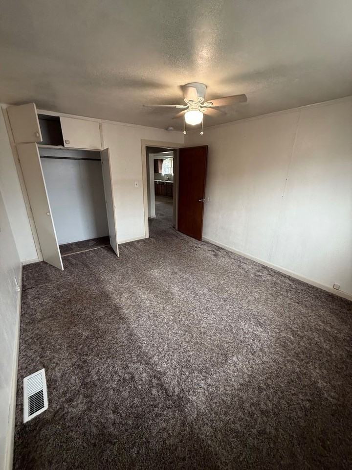 195 N 6th St - Photo 2 of 9