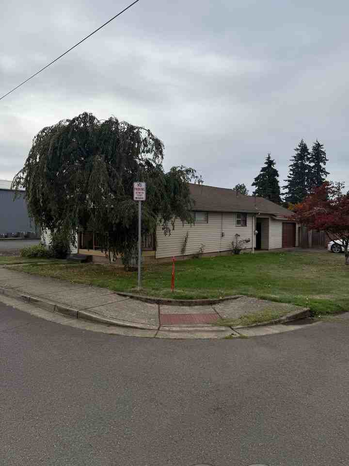 195 N 6th St - Photo 3 of 9