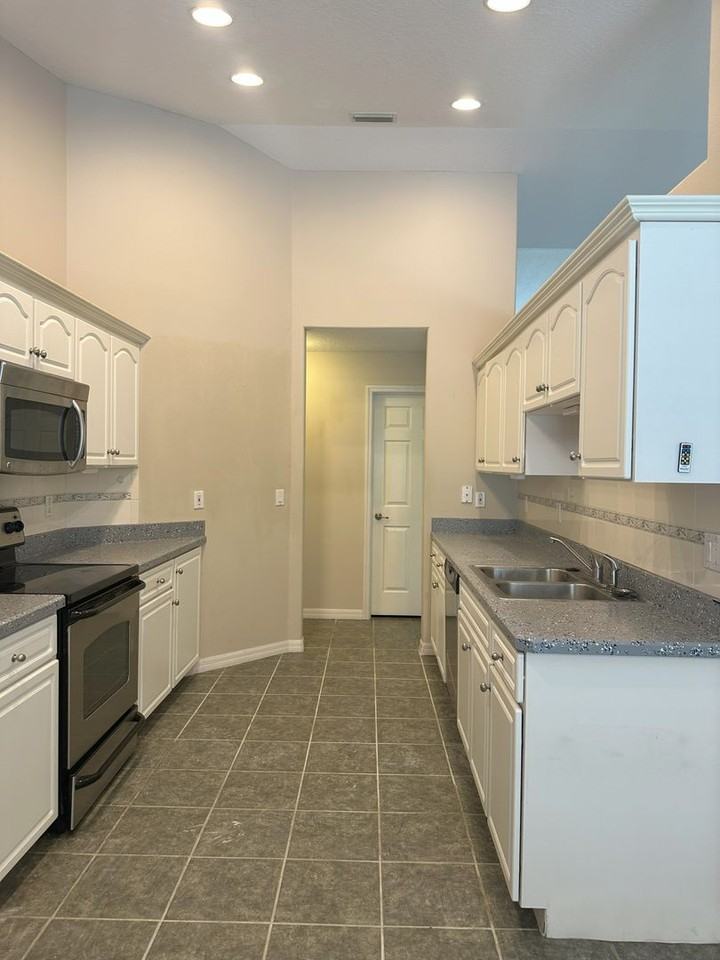 32 Franciscan Ln - Photo 7 of 25