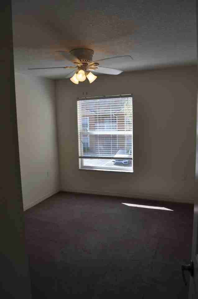 4600 4600 E Moody Blvd 5 J - Photo 7 of 16