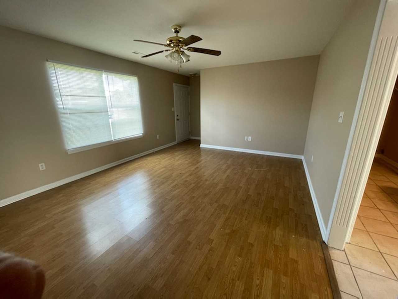 1001-1003 Amanda Drive Duplex - Photo 2 of 10