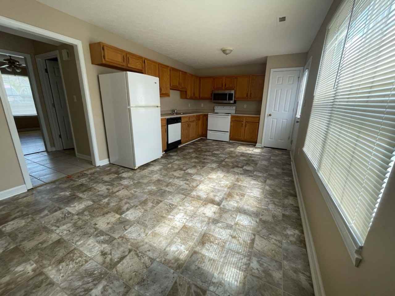 1001-1003 Amanda Drive Duplex - Photo 3 of 10