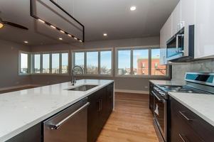 featured image of 1639 W Grand Ave