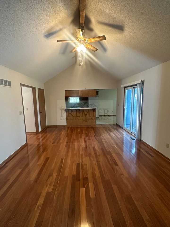 1012 Ne 2nd St - Photo 3 of 17