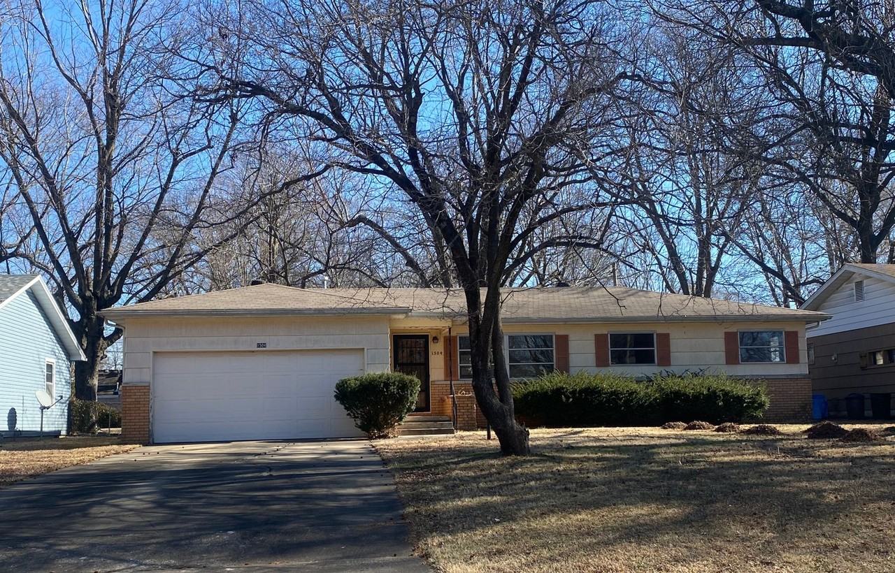 1504 S Barnes Ave - Photo 2 of 19