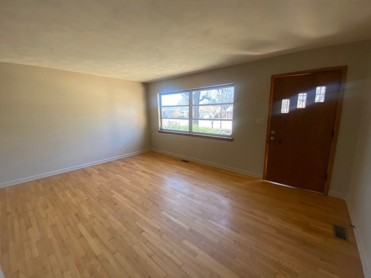 1504 S Barnes Ave - Photo 4 of 19