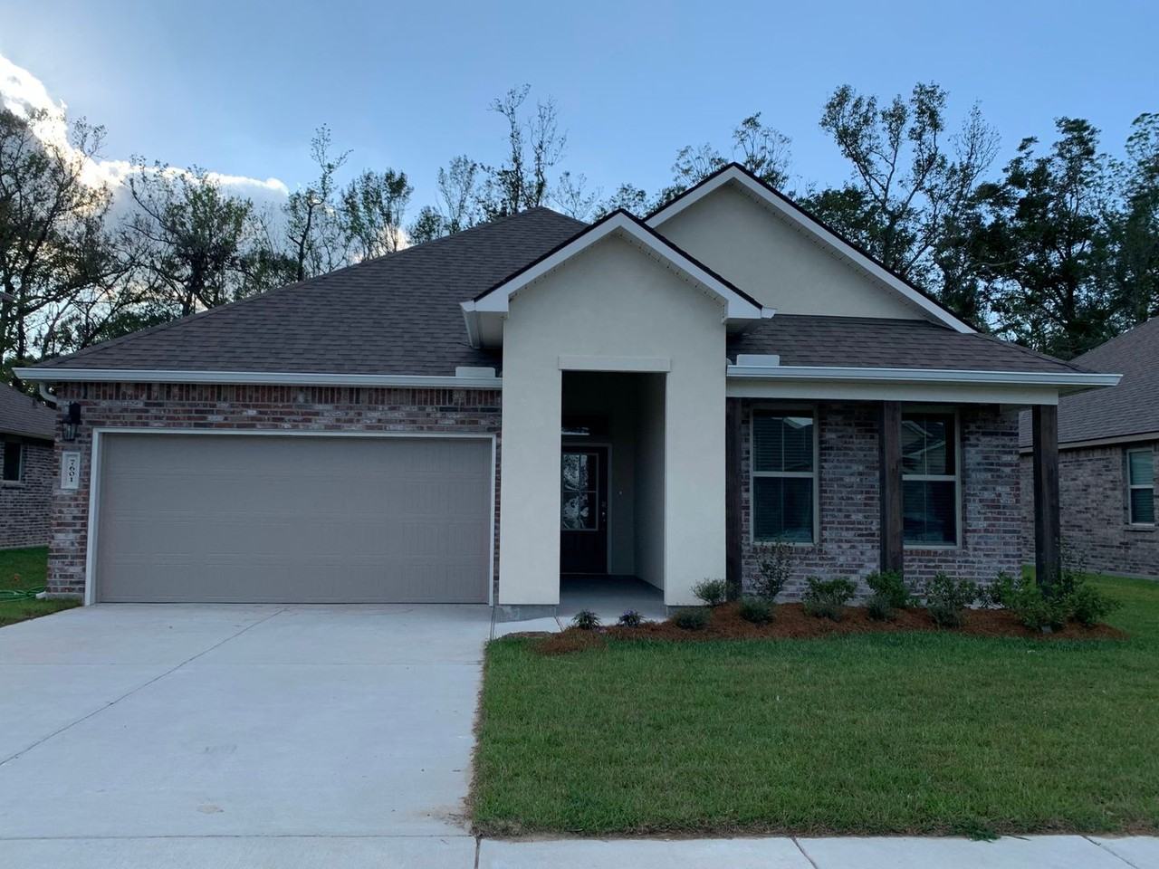 7601 Trailview Dr - Photo 2 of 20