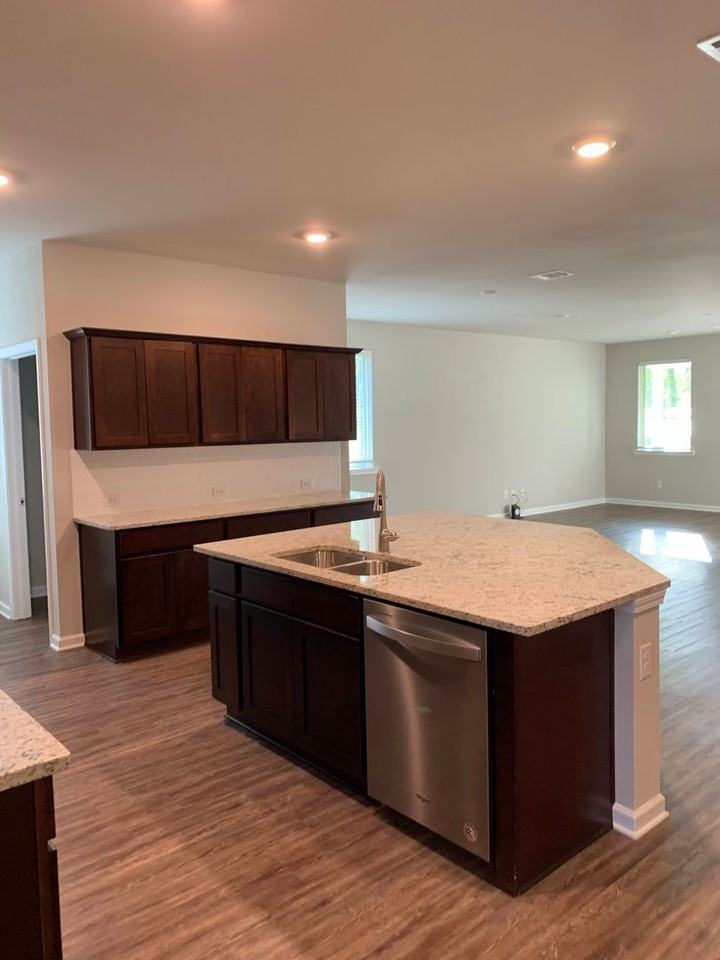 7601 Trailview Dr - Photo 3 of 20