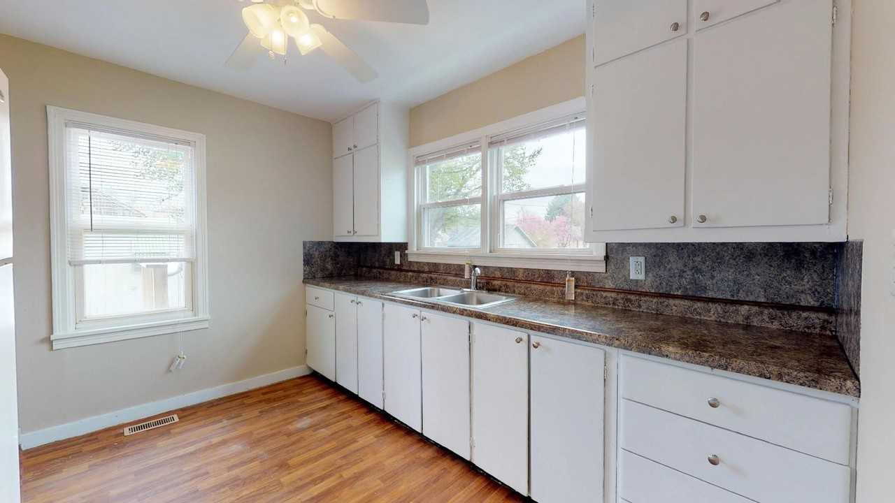 505 E 3rd St - Photo 4 of 11