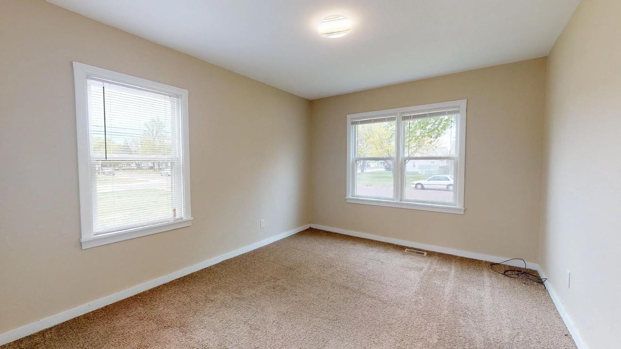 505 E 3rd St - Photo 6 of 11