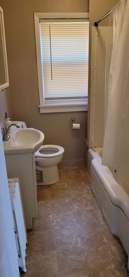 1415 E 3rd St - Photo 6 of 8