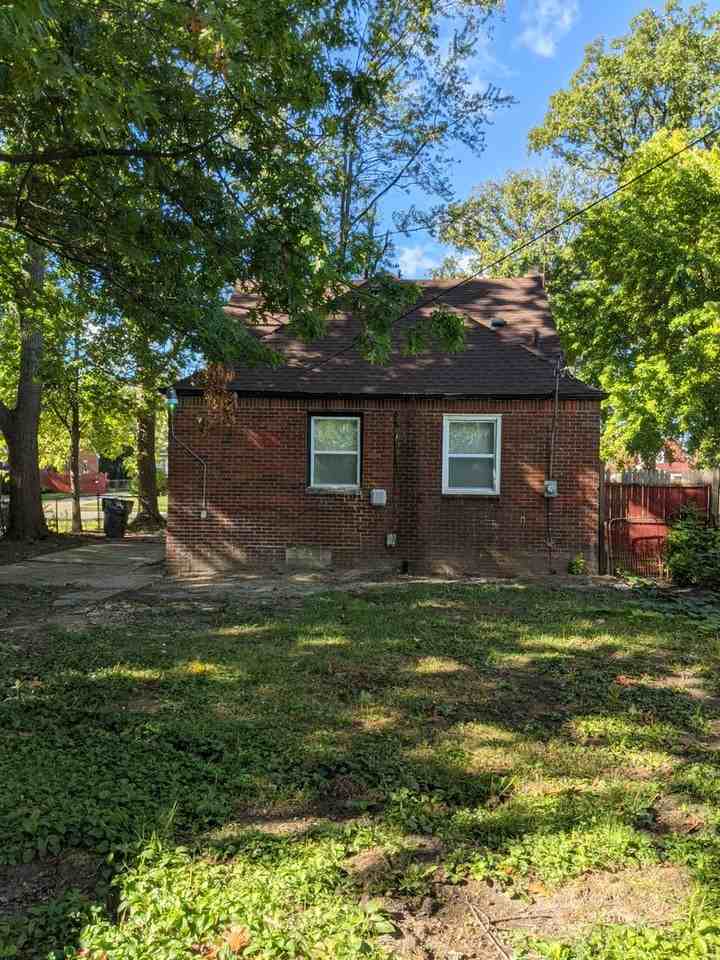 5772 Guilford St - Photo 3 of 49