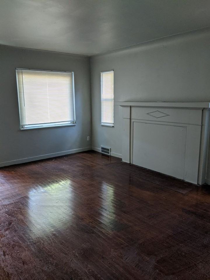 5772 Guilford St - Photo 6 of 49