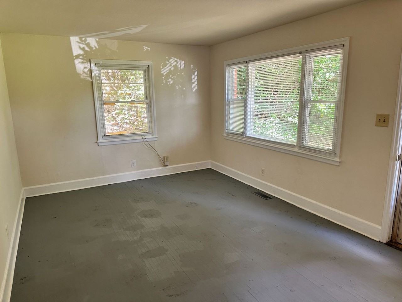 1516 Effingham Rd - Photo 2 of 8