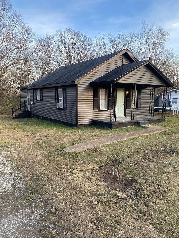 2410 Walsh Rd - Photo 2 of 10