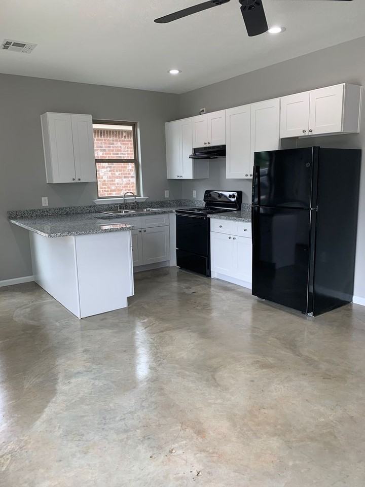 1559 Ham Reid Rd #1 - Photo 4 of 10