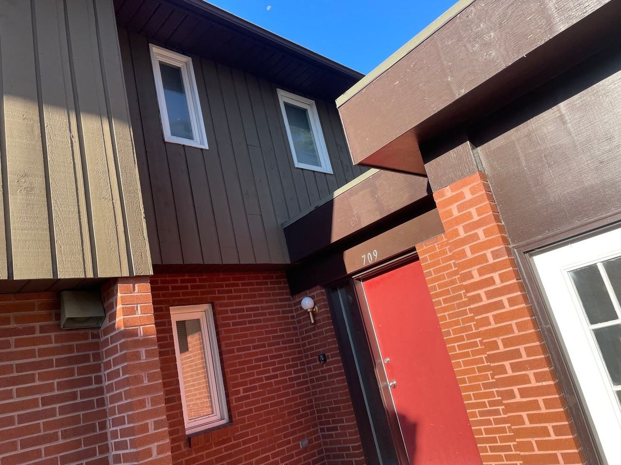 709 W College Ave - Photo 2 of 14