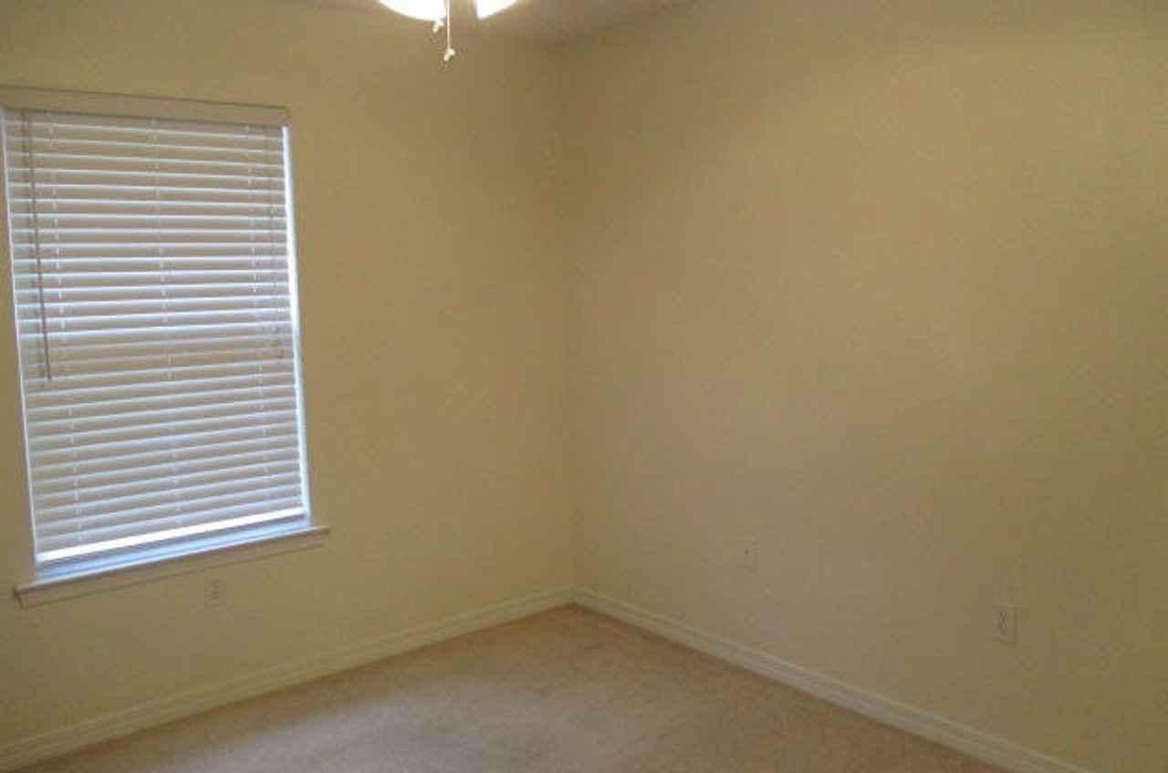 713 N Park Blvd - Photo 4 of 6