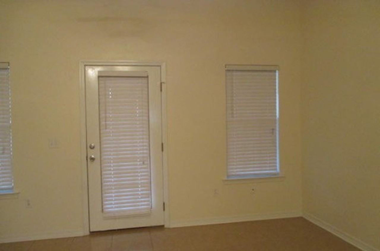 713 N Park Blvd - Photo 2 of 6