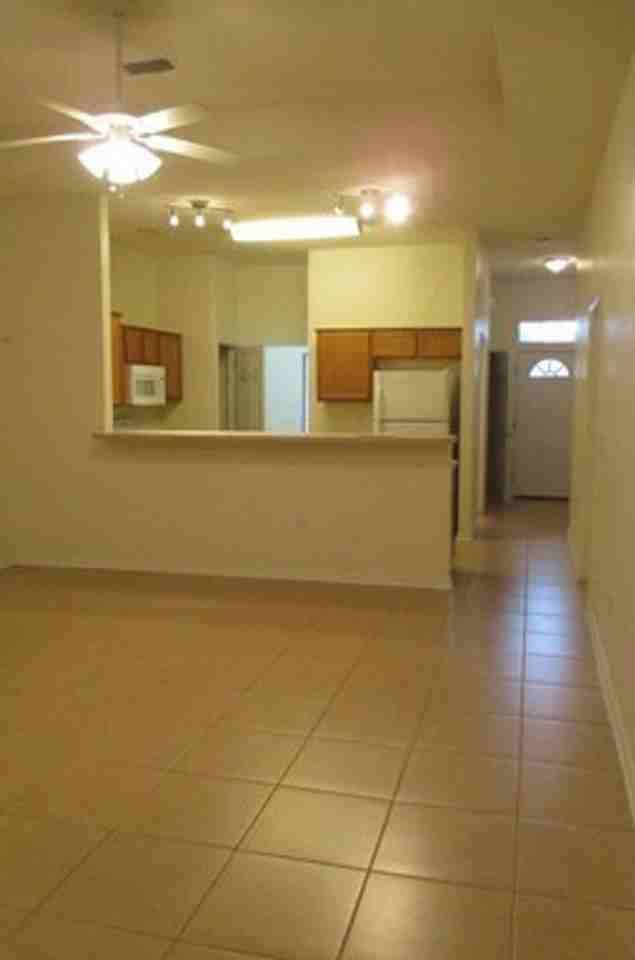 713 N Park Blvd - Photo 3 of 6