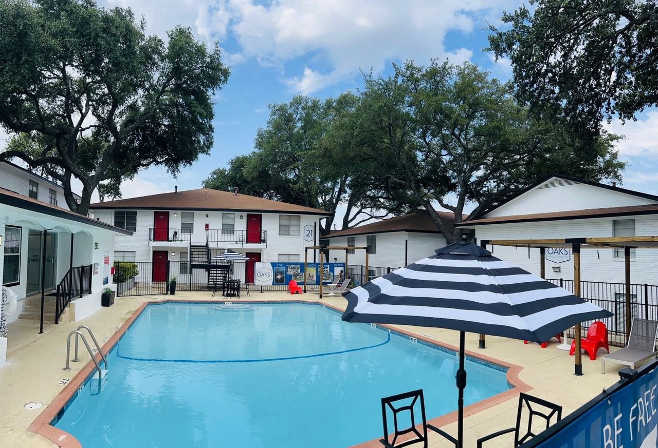 The Oaks Apartments At Medical Center - Photo 4 of 50