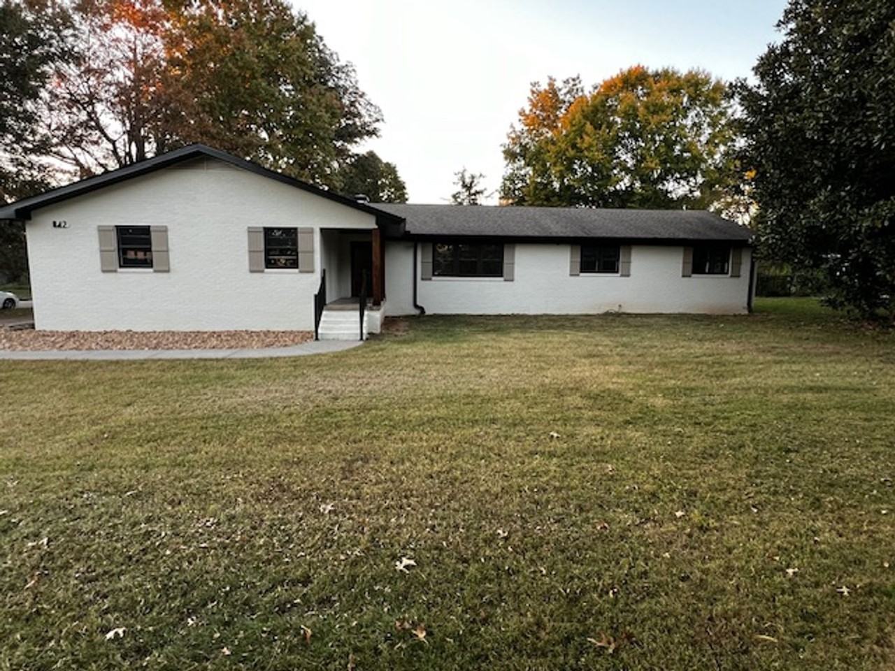 842 W Hunt Rd - Photo 2 of 35