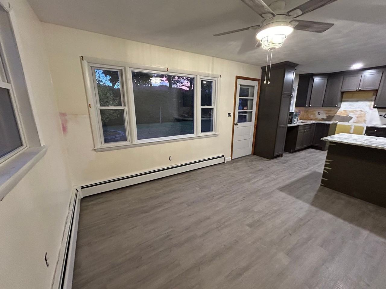 58 Versailles St - Photo 7 of 28