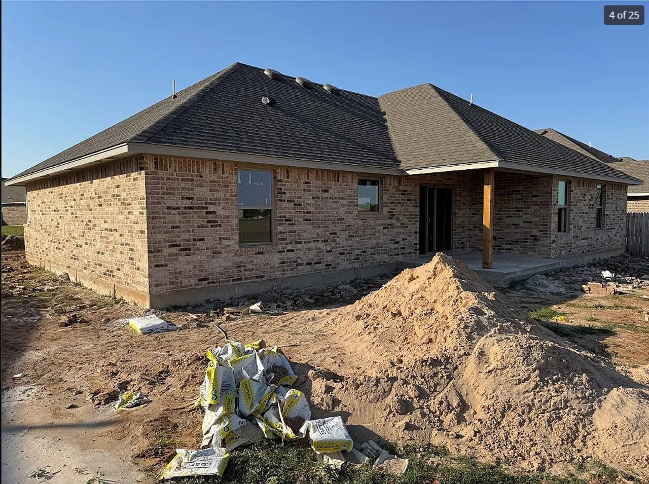 1156 Atlantic Ave - Photo 3 of 3