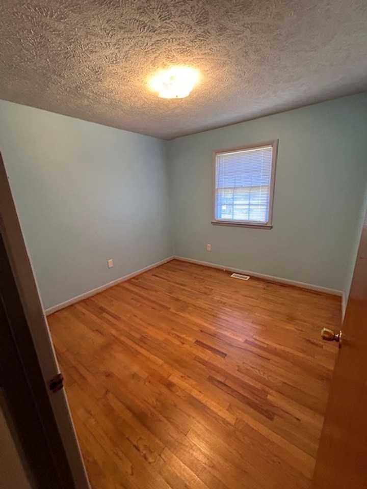 501 Rosewood Rd - Photo 3 of 20