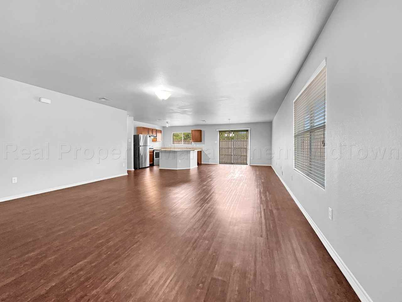 10856 Braemoor Dr - Photo 3 of 25