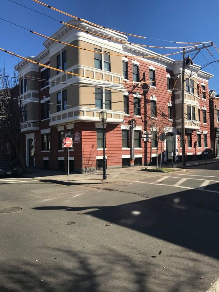 BOSTON COMFORT SUITES - Photo 7 of 31